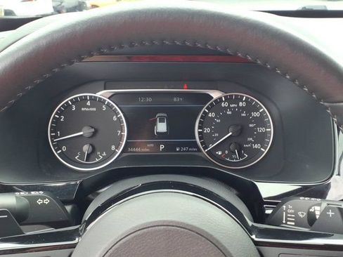 Used 2025 Nissan Pathfinder SL AWD/4WD image 21