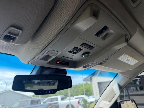 Used 2018 Chevrolet Tahoe LT AWD/4WD image 34