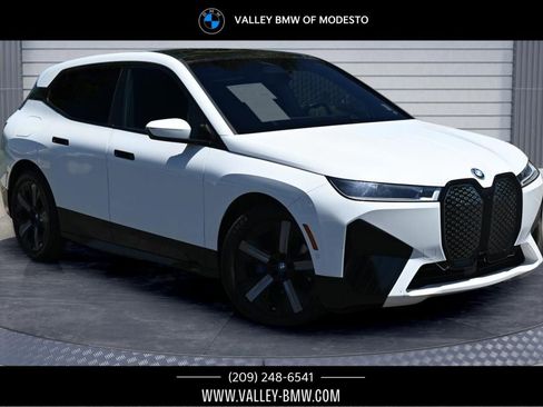 Certified 2023 BMW iX xDrive50 w/ Premium Package AWD/4WD image 1