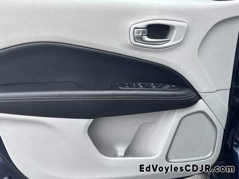 Used 2021 Jeep Compass Latitude image 12