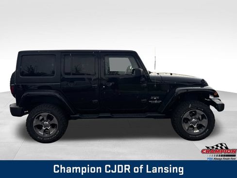 Used 2016 Jeep Wrangler Unlimited Sahara AWD/4WD image 8