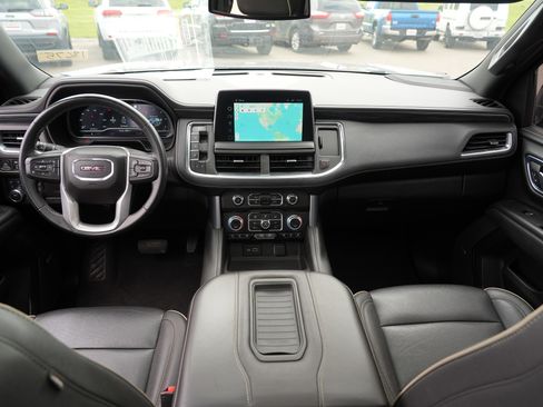 Used 2023 GMC Yukon XL SLT AWD/4WD image 25