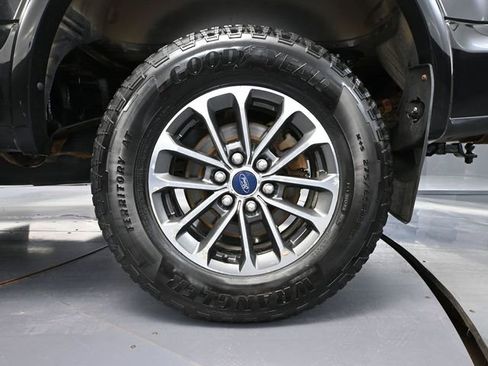 Used 2018 Ford F150 XLT w/ Equipment Group 302A Luxury AWD/4WD image 16