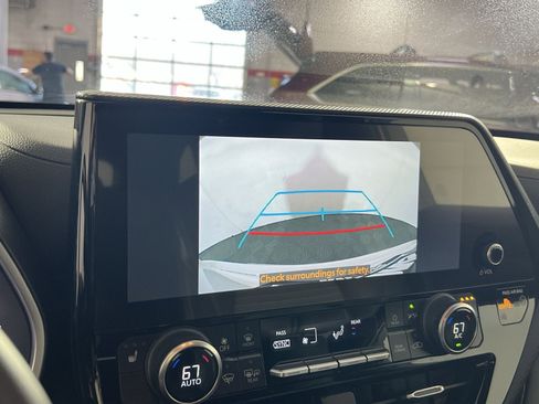 Used 2023 Toyota Highlander XSE image 19