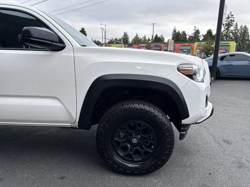 Used 2021 Toyota Tacoma SR w/ SX Package AWD/4WD image 9