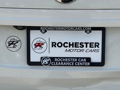 Used 2010 Volkswagen Routan SEL FWD image 48