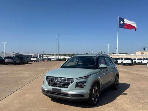 Used 2025 Hyundai Venue SEL FWD image 7