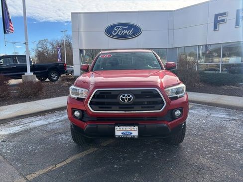 Used 2016 Toyota Tacoma SR5 image 2