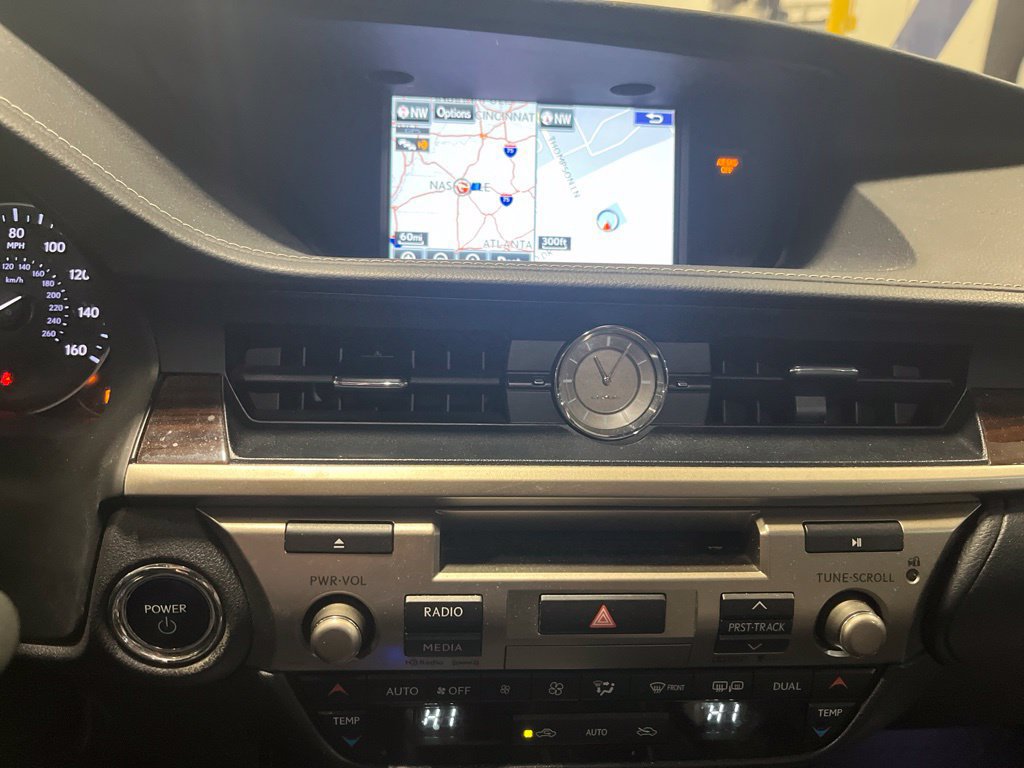 Used 2016 Lexus ES 300h w/ Luxury Package w/Wood Trim FWD image 16