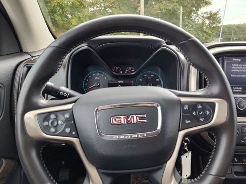 Used 2022 GMC Canyon Denali image 17