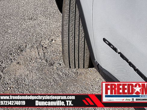 New 2026 Jeep Compass Latitude image 44