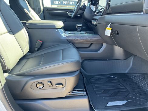 New 2026 GMC Sierra 1500 SLT w/ SLT Premium Package image 17