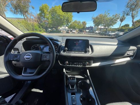Used 2025 Nissan Rogue SV FWD image 35