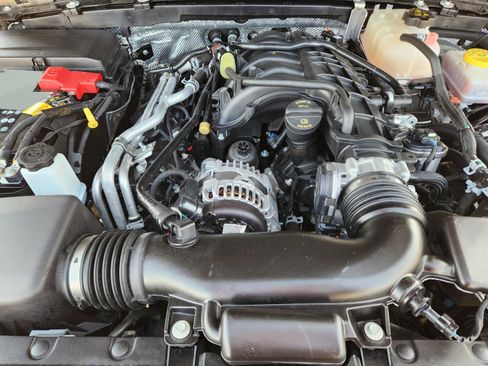 Used 2024 Jeep Wrangler Unlimited Rubicon image 34