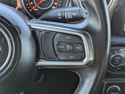 Used 2018 Jeep Wrangler Unlimited Sahara image 22