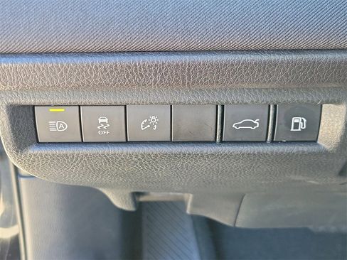 Used 2025 Toyota Camry LE image 32