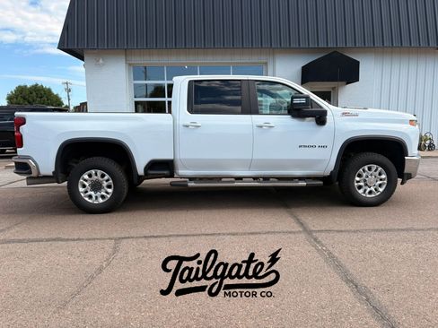 Used 2023 Chevrolet Silverado 2500 LT w/ Convenience Package AWD/4WD image 1