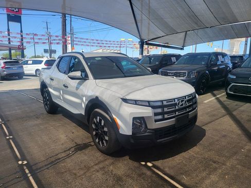 Used 2025 Hyundai Santa Cruz SEL FWD image 3