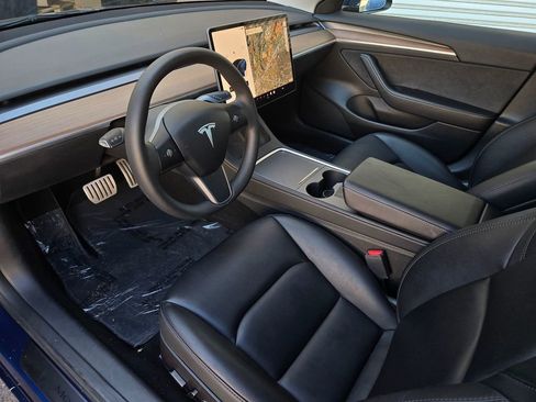 Used 2023 Tesla Model 3 Performance image 9