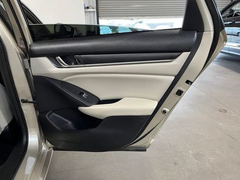 Used 2018 Honda Accord LX image 15