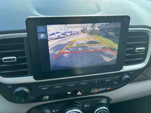 Used 2023 Hyundai Venue SEL FWD image 13