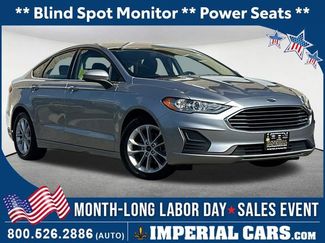 Used 2020 Ford Fusion SE image 1