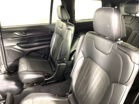 Used 2023 Jeep Grand Cherokee L Altitude AWD/4WD image 32