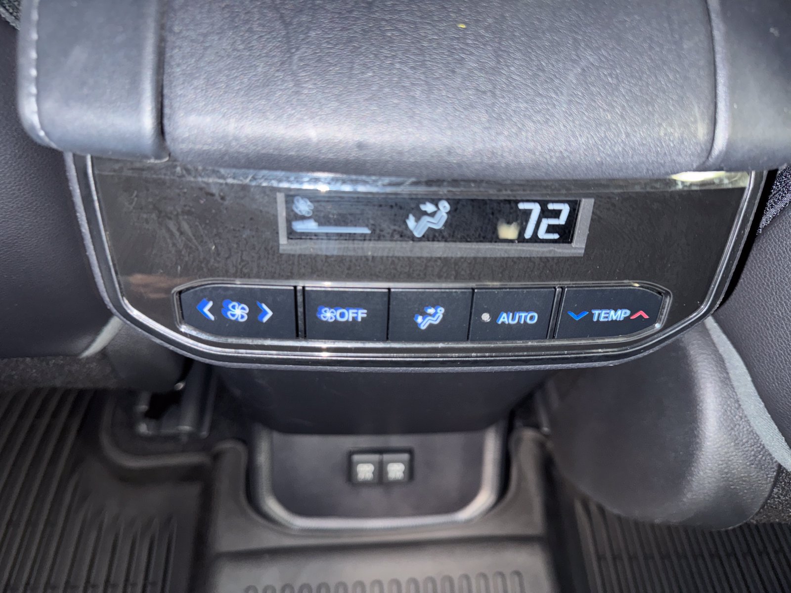 Used 2020 Toyota Highlander XLE AWD/4WD image 22