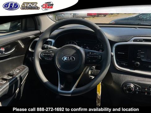 Used 2017 Kia Sorento LX image 17