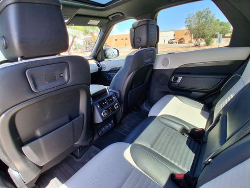 Used 2021 Land Rover Discovery HSE R-Dynamic AWD/4WD image 19