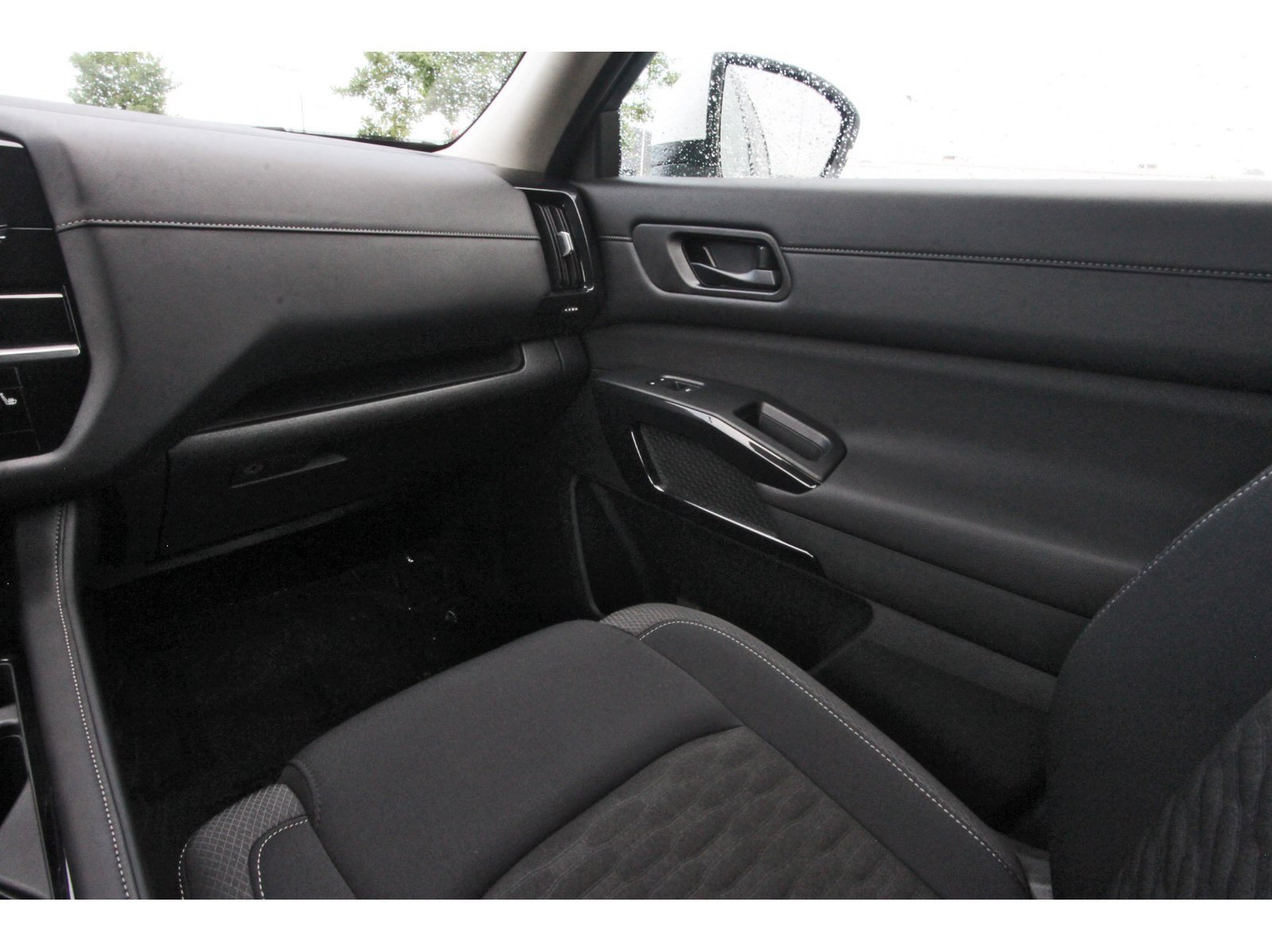Certified 2025 Nissan Pathfinder SV FWD image 14