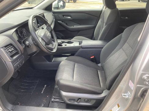 Used 2025 Nissan Rogue SV FWD image 19