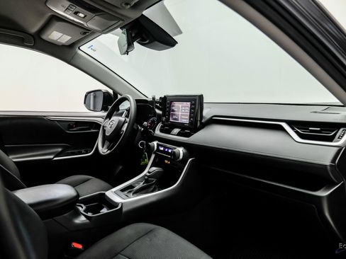 Used 2021 Toyota RAV4 LE image 42