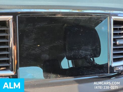 Used 2023 Chrysler Pacifica Touring-L image 22