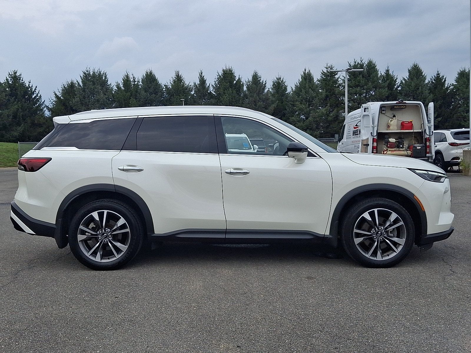 Certified 2023 INFINITI QX60 Luxe w/ Vision Package AWD/4WD image 10