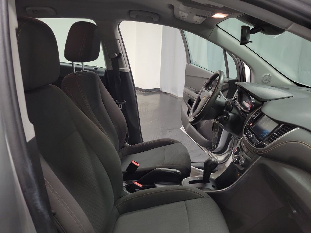 Used 2017 Chevrolet Trax LS AWD/4WD image 30