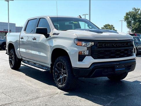 Used 2026 Chevrolet Silverado 1500 Custom Trail Boss w/ Dark Appearance Package AWD/4WD image 3