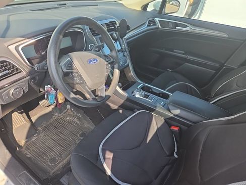Used 2020 Ford Fusion SE FWD image 11