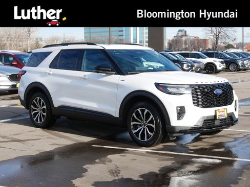 Used 2025 Ford Explorer ST-Line image 1