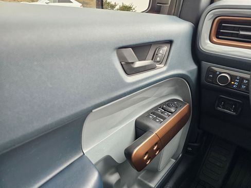 Used 2022 Ford Maverick Lariat w/ Lariat Luxury Package image 28