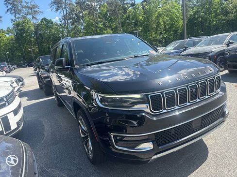 Used 2023 Jeep Wagoneer L Series III w/ Premium Group I image 3