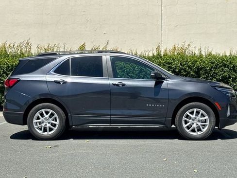Used 2022 Chevrolet Equinox LT AWD/4WD image 3