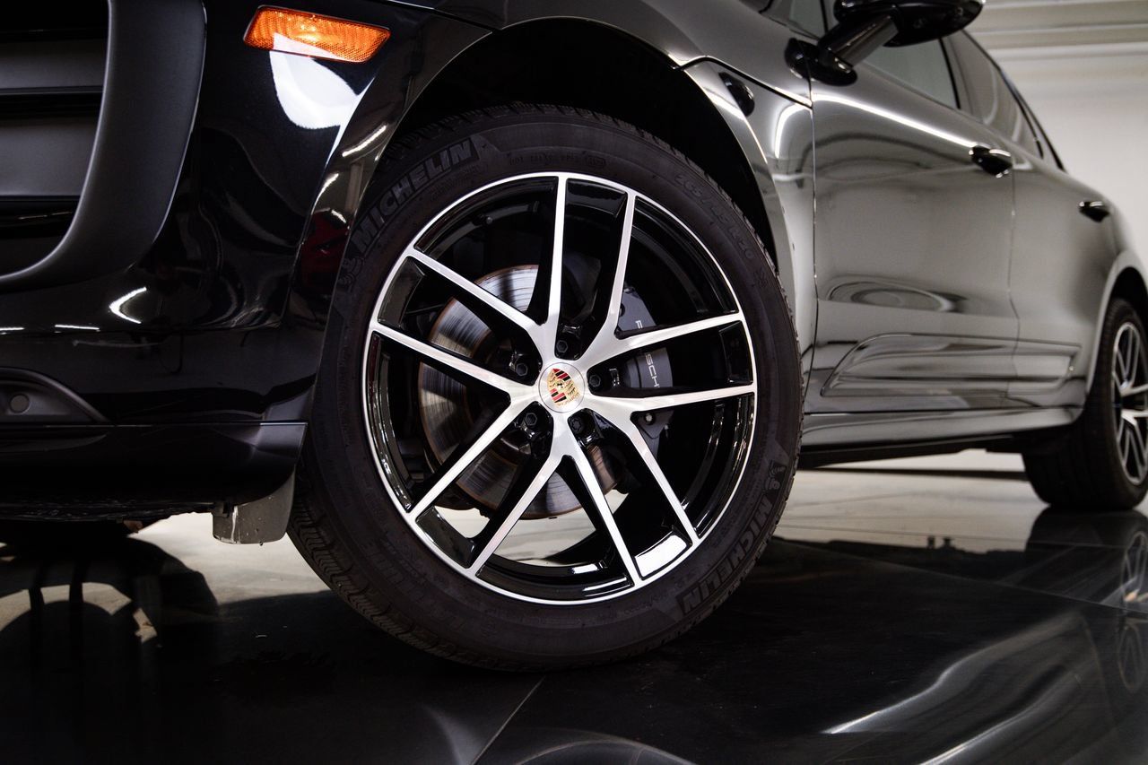 Certified 2023 Porsche Macan AWD/4WD image 12