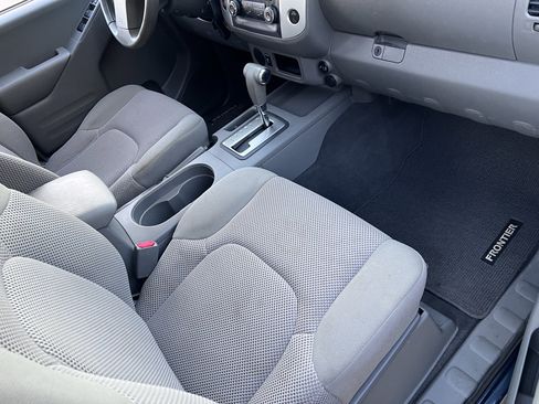 Used 2019 Nissan Frontier SV image 11