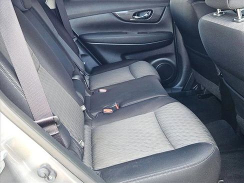 Used 2017 Nissan Rogue SV image 19