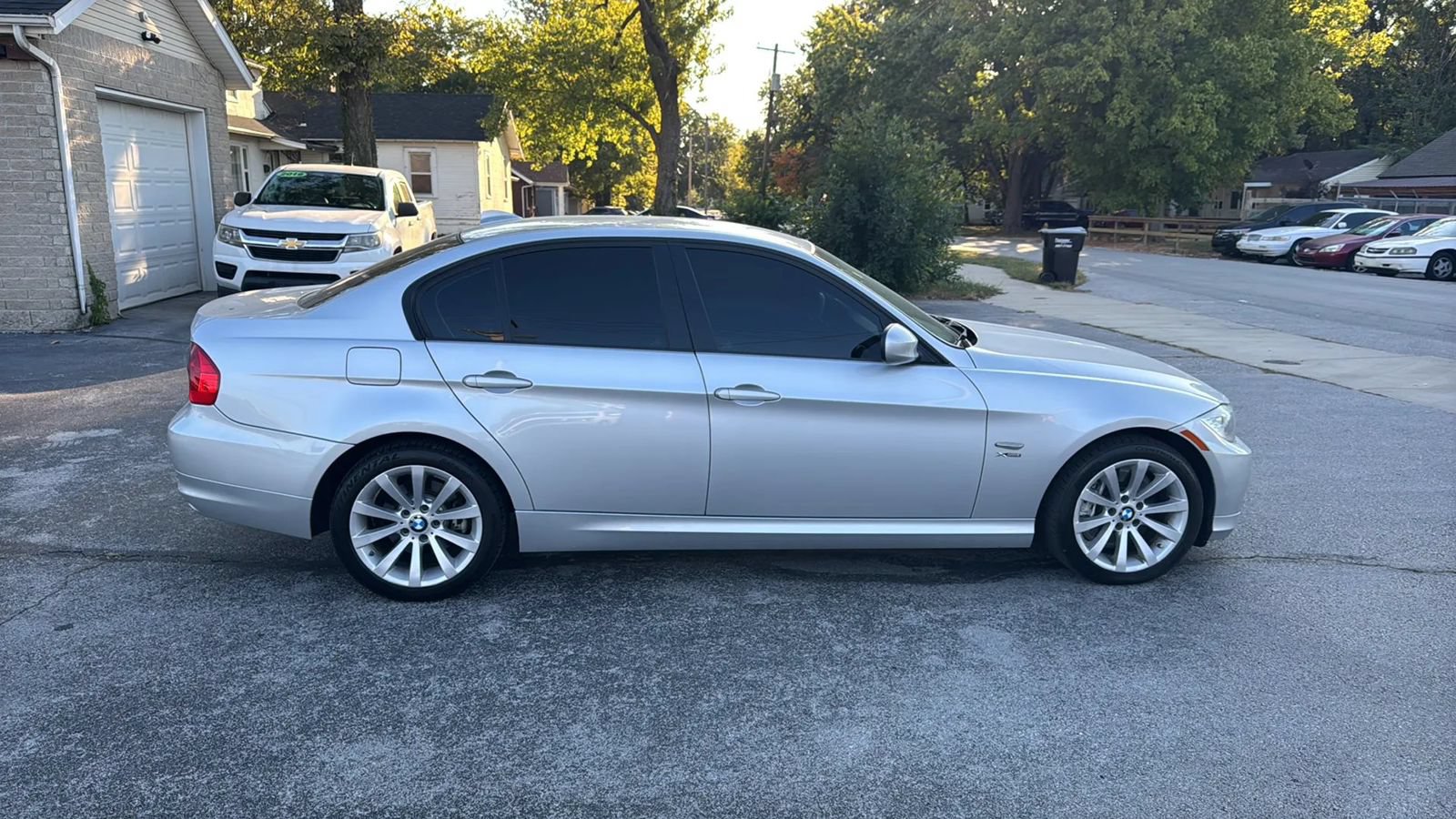 Used 2011 BMW 328i xDrive Sedan AWD/4WD image 8