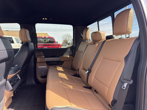 Used 2024 Ford F350 Lariat w/ Chrome Package image 26