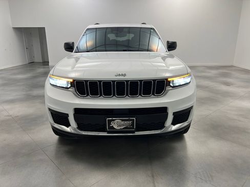 Used 2023 Jeep Grand Cherokee L Laredo image 2