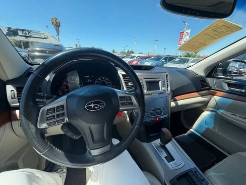 Used 2013 Subaru Outback 2.5i Limited w/ Moonroof Pkg AWD/4WD image 6