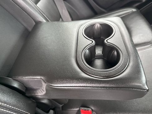 Used 2024 GMC Terrain SLT image 24